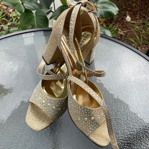 Dazzling rhinestoned Valenti Franco sandals . Great for a event or a night out.